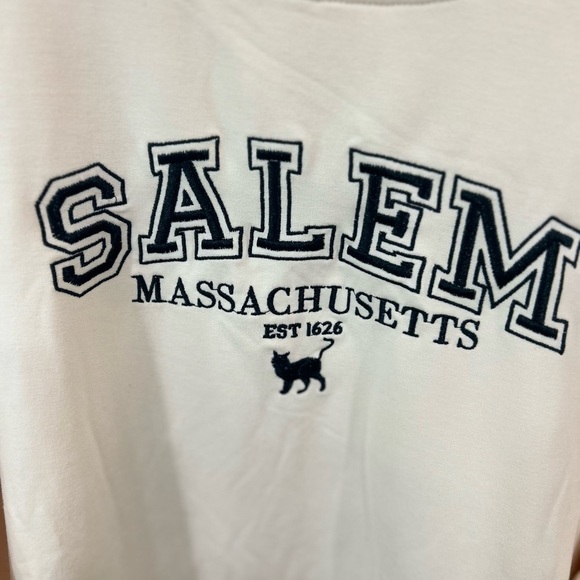 Salem Massachusetts Cream oversized graphic Sweatshirt -NEW - Picture 2 of 6